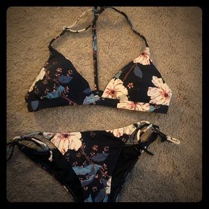 Billabong bikini size L top M bottoms